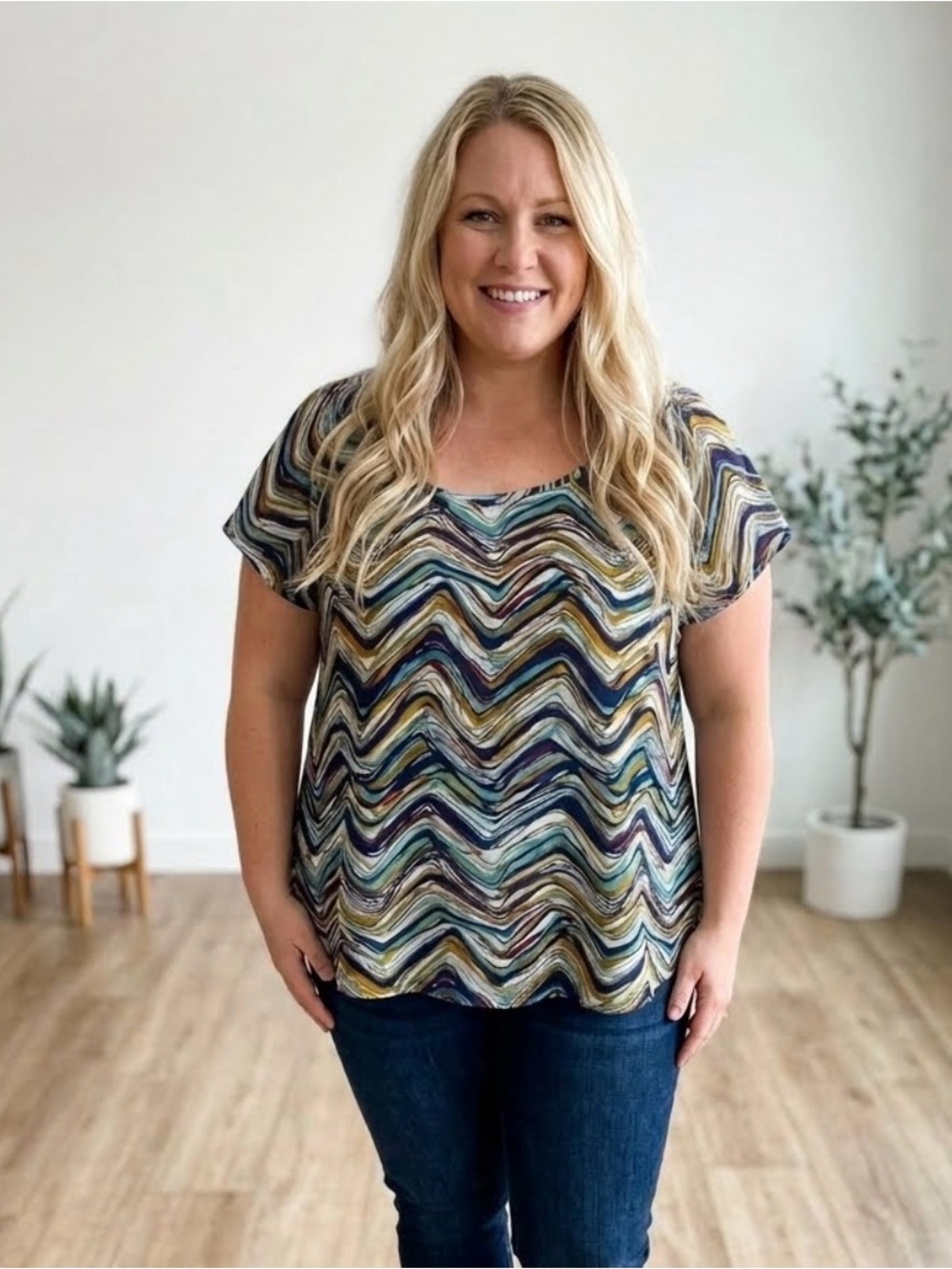 Relativity Size Large Short Sleeve Semi-Sheer Lightweight Abstract Wave Blouse